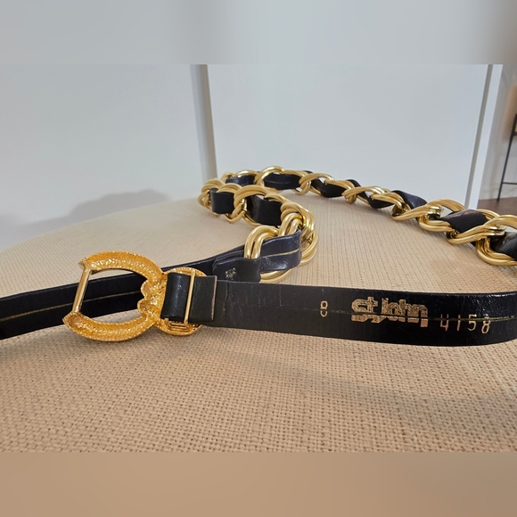 Vintage ST. JOHN Navy Blue and Gold Chain Belt Size 8 - Picture 3 of 4
